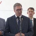 Narod oberučke dočekao Vučića Predsednik Srbije na Paliću obišao novoizgrađeni Akva park (foto/video)