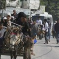 Хиљаде Палестинаца напустило север појаса Газе; Тел Авив гађан пројектилима (ФОТО)