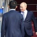 Putin stigao u Abu Dabi: Sledi sastanak sa El Nahjanom - sa ruskim predsednikom brojna delegacija