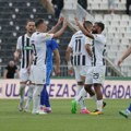 POLUVREME - Jeziva povreda dvojice igrača Mladosti, Partizan se zahvaljuje milimetrima!