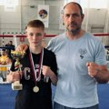 Četiri medalje i pehar za najboljeg juniora za boksere iz Vlasotinca na Prvenstvu jugoistočne Srbije