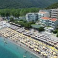 Radosav na plaži Jaz uslikao nesvakidašnju biznis strategiju! Ljudi ne prestaju da se smeju kad vide cenovnik na javnom…