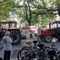 Drugi dan protesta poljoprivrednika: Traktori i pred zgradom suda u Novom Sadu