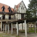 U centru leskovačke varoši stoji "ranjena lepotica": Tužna sudbina porodice kao da je ispisala i njen izgled