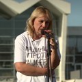 Dijana Hrka sutra počinje štrajk glađu preko puta Ćacilenda: „Želim da znam ko je ubio moje dete, ko je ubio 16 ljudi“