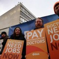 Lekari u Engleskoj započeli petodnevni štrajk zbog plata