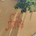 Na kući direktora škole u Šišavi osvanuo grafit „SNS lopov“: „Osećam se ugroženo, plašim se za porodicu“