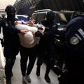 Troje uhapšeno zbog sumnje da su bacili Molotovljeve koktele na splav