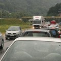 Ovo su alternativni putni pravci u Srbiji Obilne padavine blokirale puteve: Vozila se naizmenično propuštaju