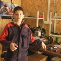 Nikola je najmlađi automehaničar u Srbiji! Ima 15 godina, a popravlja automobile već 2 godine! "Imam redovne mušterije"