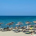 "Rat" na plažama omiljene zemlje Srba za letovanje: Meštani besni na turiste zbog hotela i barova