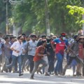 Vojnici patroliraju Bangladešom tokom policijskog časa uvedenog da se uguše protesti