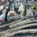 Pogledajte kako iz vazduha izgleda okupljanje hiljade studenata na Autokomandi, a tek su počeli da pristižu FOTO