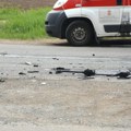 Težak udes u Novom Sadu! Motociklista se sudario s autom, odleteo nekoliko metara posle udarca