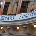 U parlamentu razvijen transparent: "Živeće Gavrilo"