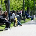 Srbi od 15 godina pa naviše sede u proseku 4,7 sati dnevno! Deca sve češće imaju deformitete kičme i stopala, a ova stvar…