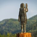 Ukradena statua Melanije Tramp u Sloveniji: Lopov je presekao i odneo