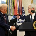 Apple se dodvorava Trampu: Poklon od zlata FOTO/VIDEO