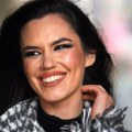 Olja Lević u glamuroznom izdanju na Sarajevo film festivalu: Crvenim tepihom se prošetala poput holivudske dive VIDEO