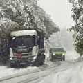 (Foto) prvi sneg i prvo proklizavanje s puta: Vozači nisu očekivali ovakvo vreme 2. oktobra, voze se letnjim gumama
