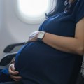 Neobičan let koji će svi pamtiti: Žena rodila devojčicu u avionu, posada hitno reagovala