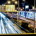 10 automobila naletelo na kamionsku gumu i ostalo bez delova: Kolaps na auto-putu kod Batajnice