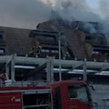 (Video) Požar na Kopaoniku još nije ugašen: Planuo hotel u fazi renoviranja, vatrogasci pokušavaju da ugase vatru