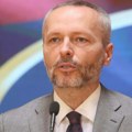 Olenik (Vojvođani LSV): Agencija da pokrene postupak protiv Vučića koji je ocenio da je zakon ‘glup’