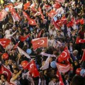 Turci slavili Erdoganov poraz uz nadu Topčagić: Pogledajte hit snimke sa ulica Istanbula (foto/video)