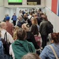Потпуни хаос на аеродромима у Британији! Пао систем за контролу пасоша вредан 430 милиона евра