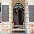 (FOTO) Trg slobode i Gradska kuća jutro posle protesta