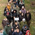 FOTO: Organizovana šetnja podrške učenicima i profesorima Medicinske škole