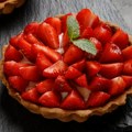 Tart od jagoda: Recept za laganu i osvežavajuću prolećnu poslasticu
