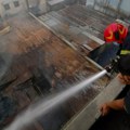 Zatvorena vrata i otrovni gas uzrok smrti najmanje 16 osoba u požaru u fabrici u Bangladešu