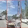 Horor snimak saobraćajne nesreće na auto-putu! Šleper "prošao" kroz kolonu vozila, ima mrtvih: Užas u Kaliforniji, vozio ga…