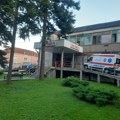 Majka i sin teško povređeni, otac i ćerkica lakše: Oglasila se čačanska bolnica o stanju četvoročlane porodice povređene u…
