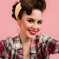 (Foto) Šik i elegantna! Ova retro frizura je apsolutni hit, briše godine sa lica, a pravi se za samo nekoliko minuta