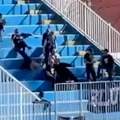 Viralni snimak iz Novog Pazara: Navijač TSC-a pao niz tribinu na poluvremenu