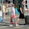 Po Viktora Savića došla lepa plavuša glumci uhvaćeni na aerodromu: Branki Pujić pune ruke prtljaga, a žena Andrije Miloševića…
