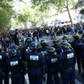 Desetine hiljada na protestima u Francuskoj, policija teško povredila dvojicu dečaka
