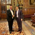 Brnabić u dvodnevnoj poseti Londonu: Održan sastanak sa Stjuartom Pičom