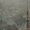 "Nemaš gde, pa pričekaš malo": Radnik bio zarobljen u kranu usred superćelijske oluje i objavio jeziv snimak (video)