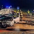 FOTO: Minibus iz Srbije se prevrnuo u Austriji, povređeno osam osoba