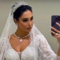 (Foto) udala se Aleksandra Subotić: U venčanici sa velom i dijamantskim nakitom: "Ko želi nek čestita"