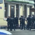Tuča „grobara“ i „delija“ u centru Beograda: Koristili palice i pirotehniku, policija ih silom rasterala (VIDEO)