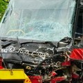 Sudar autobusa i automobila kod Mladenovca, poginuo vozač džipa, 30 putnika povređeno