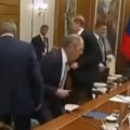 Lavrov i ostali putinovi ministri izbačeni iz sale Procurio snimak skandala u Severnoj Koreji (video)