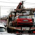 Niče sve više "divljih" parkinga u Beogradu! Hitne službe ne mogu do zgrade ako dođe do nesreće, stanari besni