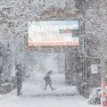 Sneg zavejao delove Njujorka! Kolaps u SAD: Desetine hiljada ljudi ostalo bez struje