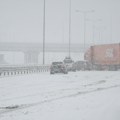 FOTO/VIDEO Srbija pod snegom, haos u saobraćaju: Kolaps u Boljevcu, Zlatibor zavejan, turiste spašavali na Tari